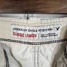 Load image into Gallery viewer, American Eagle Classic Length Mens Cargo Shorts Size 32 Khaki PreOwned