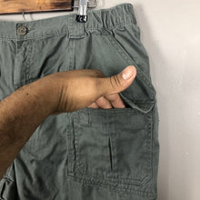 Load image into Gallery viewer, Croft &amp; Barrow Men’s Cargo Shorts Size 42w Gray Casual