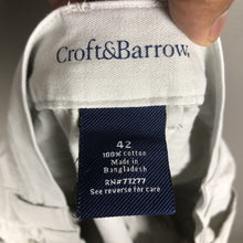 Load image into Gallery viewer, Croft &amp; Barrow Men’s Cargo Shorts Size 42w Casual