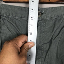 Load image into Gallery viewer, Croft &amp; Barrow Men’s Cargo Shorts Size 42w Gray Casual
