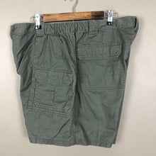 Load image into Gallery viewer, Croft &amp; Barrow Men’s Cargo Shorts Size 42w Gray Casual
