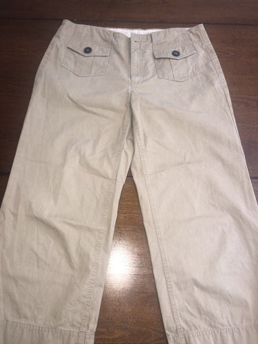 Bannana Republic Women’s Khaki Capris Size 6