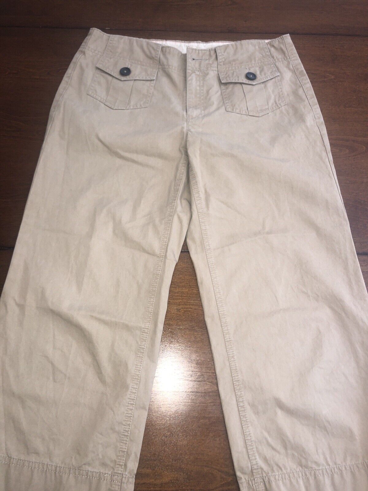 Bannana Republic Women’s Khaki Capris Size 6