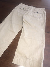 Load image into Gallery viewer, Bannana Republic Women’s Khaki Capris Size 6
