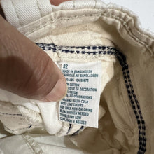 Load image into Gallery viewer, American Eagle Classic Length Mens Cargo Shorts Size 32 Khaki PreOwned