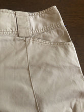 Load image into Gallery viewer, Ann Taylor Womens Khaki Short Size 6